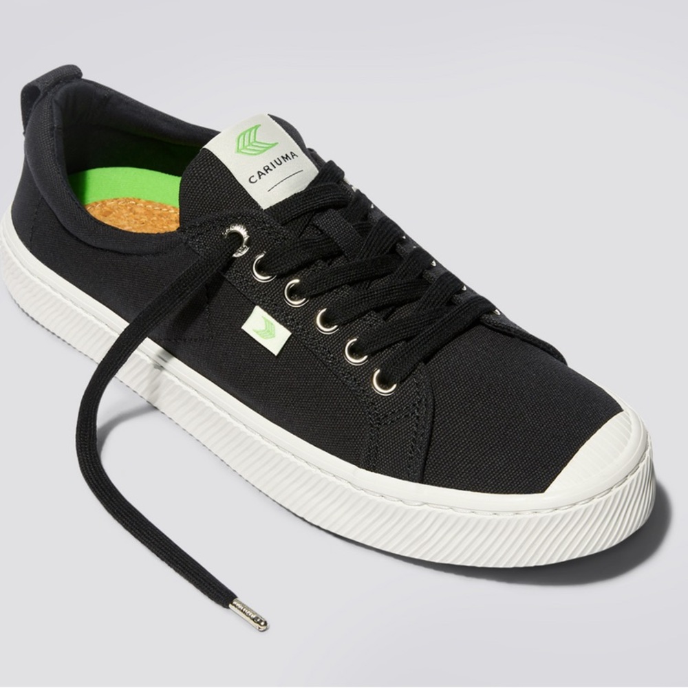 Cariuma OCA sneaker size 9